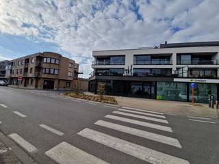 Vlot bereikbare garagebox gelegen in Residentie Luminis, op een ideale locatie in centrum Meulebeke. Elektriciteit en lichtpunt voorzien in...