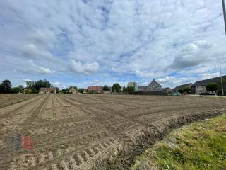 Perceel industriegrond met een oppervlakte van 3.929 m² te koop in Roeselare. Het terrein is gesitueerd in een zone voor KMO en...