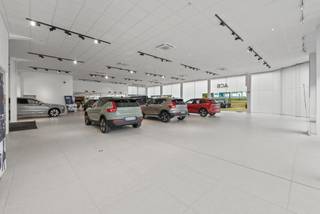 Looking for a well-located dealership/showroom with maximum visibility? On the busy Mechelsesteenweg in Vilvoorde, we are offering a...