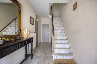Are you looking for a quality and perfectly maintained family home in a strategic location? This beautiful house for sale in quiet Stabroek...