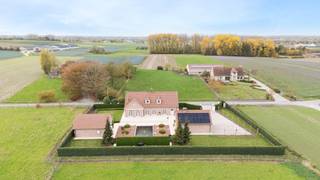 Deze exclusieve villa is in 2014 gerealiseerd op een terrein van 2316 m2. De villa bevindt zich in een schitterende landelijke groene setting.De...