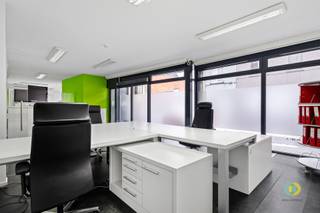 Gelegen in een rustige en aangename omgeving vindt u dit instap klare kantoor, dat deel uitmaakt van een groter gebouw met andere...