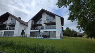 Dit gelijkvloers appartement is gelegen in het Oosthofpark, een groene long in het centrum van Koekelare.<br /><br />Prachtig uitzicht vanuit het terras en de woonkamer.<br /><br />Meer foto's volgen vanaf 15/7. Bezoeken zijn al mogelijk vóór 15/7.