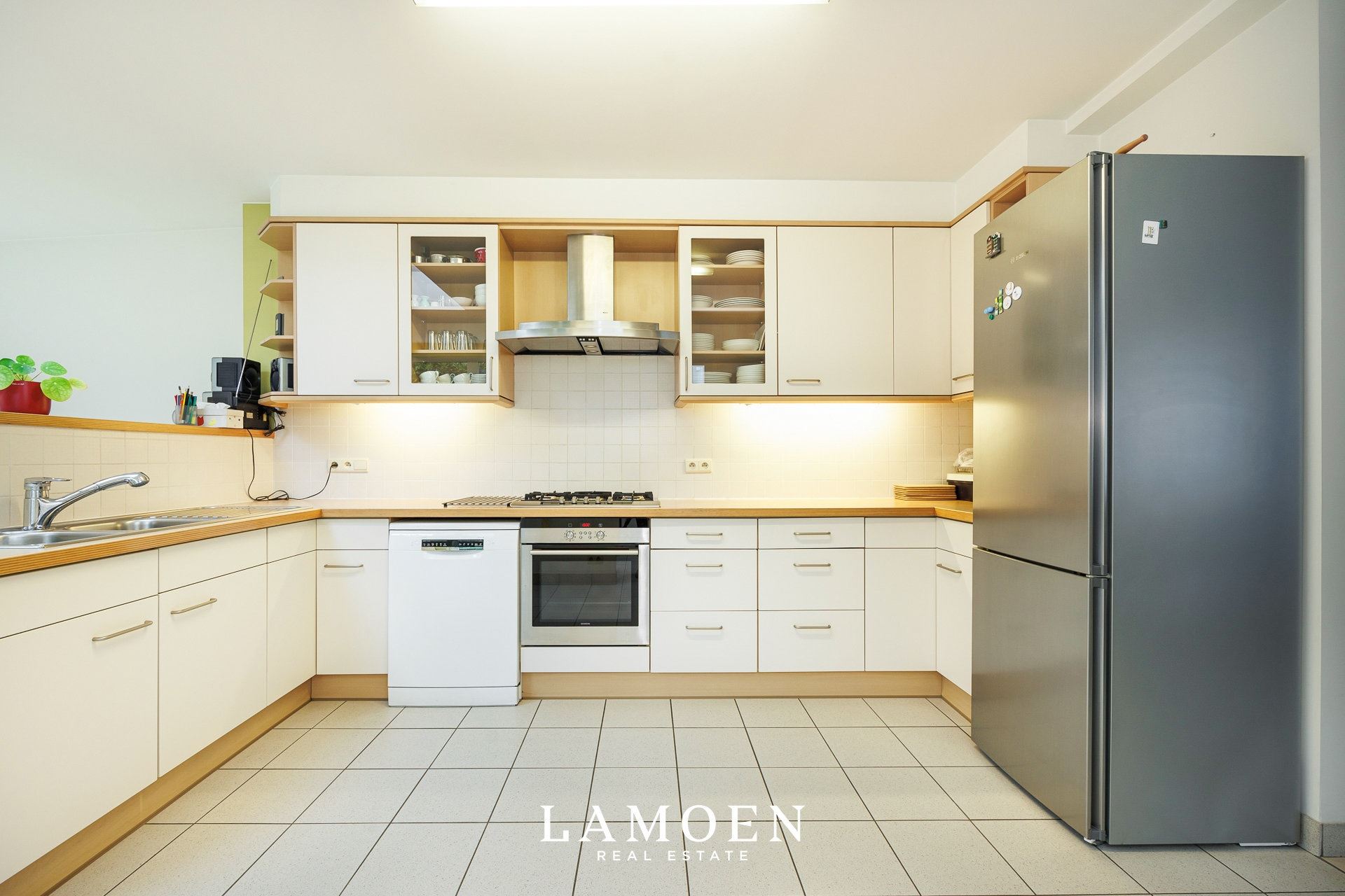Ruime halfopen bebouwing op uitstekende locatie - foto 4