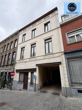 SOLIDE PROPRIÉTÉ DE CARACTÈRE AU CENTRE DE LA VILLE ...
