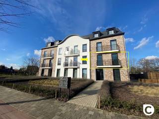 <p><span>A recently renovated, high-quality first-floor apartment with a beautifully landscaped front yard, a stylishly finished entry hall, and a stairwell with an elevator.</span></p><p><span> </span></p><p><span>We enter the apartment through a central hallway. The large living room is located on the quiet rear side of the building and features an open kitchen area with built-in appliances (stove, oven, range hood, refrigerator, and dishwasher). A large sliding window leads out to the terrace, which spans the entire width of the living area and is nearly 2 m wide—enough space to accommodate a few comfortable chairs or a small dining table. </span></p><p><span> </span></p><p><span>Both bedrooms are located at the front and have access to a small balcony through floor-to-ceiling windows. Thanks to the highly insulated windows, no street noise penetrates the home. Ventilation is provided by a mechanical ventilation system. The bathroom features a beautiful, spacious walk-in shower and a double sink.</span></p><p><span> </span></p><p><span>There is also a separate toilet with a sink and a spacious storage room housing the individual boiler and a connection for a washing machine.</span></p><p><span> </span></p><p><span>At the rear of the building is a covered and locked bicycle storage area, and a parking space must be rented at € 55.00.  </span></p><p><span> </span></p><p><span>Rent &amp; </span><span> fees<br />Rent: € 950.00 / month</span></p><p><span>Parking space: € 55.00 / month</span></p><p><span>Common area fees: € 50.00 / month (Maintenance of common areas)</span></p><p><span> </span></p><p><span>Highlights</span></p><ul><li><span>Modern apartment</span></li><li><span>Separate utility meters</span></li><li><span>Excellent EPC</span></li><li><span>Low common area fees</span></li><li><span>Bicycle storage and parking space available</span></li></ul>
