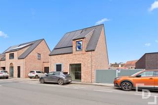 Lot 5 is de meest rechts gelegen woning van het project, deze woning is een gesloten woning maar beschikt over een autostaanplaats en ook...