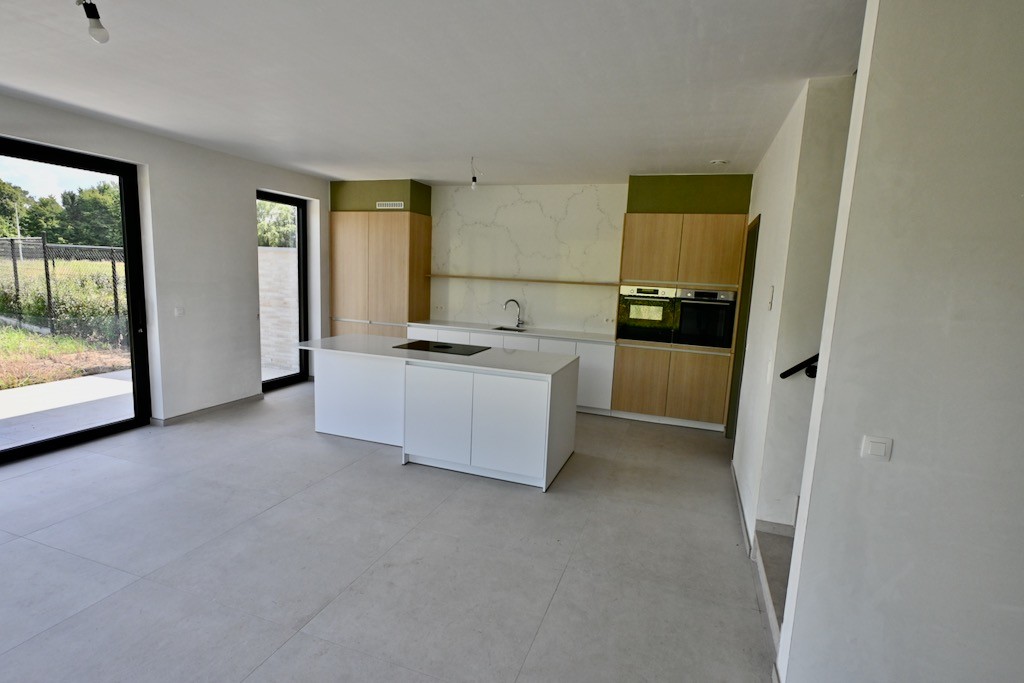 Ruime Luxe Woning met 3 slaapkamers en 2 badkamers !! - foto 3