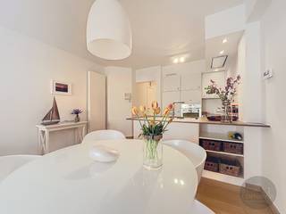 Dit appartement is enkele jaren geleden (2021) gerenoveerd en heeft daardoor nu een jonge, frisse uitstraling! Gelegen op het 4e verdiep, te...