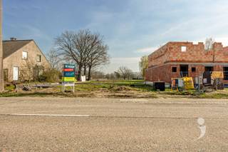 Deze knappe bouwgrond is gelegen te Begijnendijksesteenweg 46 2230 Ramsel.Het bouwperceel heeft een oppervlakte van 9A 85Ca. Dankzij de straatbreedte...