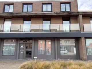 OORDEGEM – Appartement met 2 slaapkamers, balkon en garageboxInschrijven voor het geplande bezoekmoment kan via onze website ⇒ www.immoderas.beVlak...