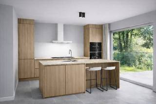 We begeleiden u bij iedere materiaalkeuze en helpen u doorheen het complete bouwproces!<br /><br />Wat maakt deze woning bijzonder?
<ul>
<li>Topligging in streek Brugge</li>
<li>Ruime living en moderne keuken met kwaliteitsvolle AEG-toestellen</li>
<li>3 slaapkamers en volledig uitgeruste badkamer en keuken</li>
<li>Ruimte om op zolder nog extra kamers in te richten</li>
<li>Energiezuinig wonen met warmtepomp en zonnepanelen</li>
</ul>
Waarom kiezen voor ons?
<ul>
<li>Persoonlijke begeleiding van A tot Z</li>
<li>Rechtstreeks contact met de zaakvoerder</li>
<li>Afwerking volledig op maat, binnen jouw budget</li>
</ul>
Interesse om te bouwen in deze unieke, groene omgeving? Bel ons op 056/72.34.30 en ontdek hoe wij jouw droomwoning realiseren.<br /><br />Zie www.dimmowoning.be voor de prijs alle kosten inclusief!