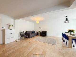 <strong>2-SLAAPKAMER APPARTEMENT</strong> op <strong>TOPLIGGING IN HET CENTRUM</strong> van Oudenaarde. Op <strong>WANDELAFSTAND </strong>van 2 uitersten, enerzijds het <strong>MOOIE LIEDTSPARK</strong> en anderzijds het <strong>BRUISENDE STADSLEVEN</strong> van Oudenaarde treffen we dit <strong>INSTAPKLARE</strong> appartement aan. Dankzij de <strong>RUSTIGE RESIDENTIE,</strong> de <strong>VLOTTE BEREIKBAARHEID </strong>en de<strong> NABIJHEID VAN ALLE VOORZIENINGEN</strong> vormt dit appartement een <strong>AANGENAME WOONST</strong> of de <strong>IDEALE INVESTERINGSEIGENDOM</strong>.<br />De indeling gaat als volgt: Via de inkomhall heeft u toegang tot een ruime woonkamer. Verder vinden we hier een afzonderlijk toilet, lichtrijke leefruimte, een ingerichte keuken, een praktische berging, 2 volwaardige slaapkamers, een ingerichte badkamer en extra kelderberging.<br /><br />(Bovendien heeft u de mogelijkheid tot aankoop van een ondergrondse autostaanplaats voor €25.000)<br /><br /><strong>Adres: </strong>Burgschelde 40 te Oudenaarde<br /><br />EPC: 107kWh/m², G-score en P-score C, Geen renovatieverplichting, Bestuursmaatregelen in maatregelenregister: nee
