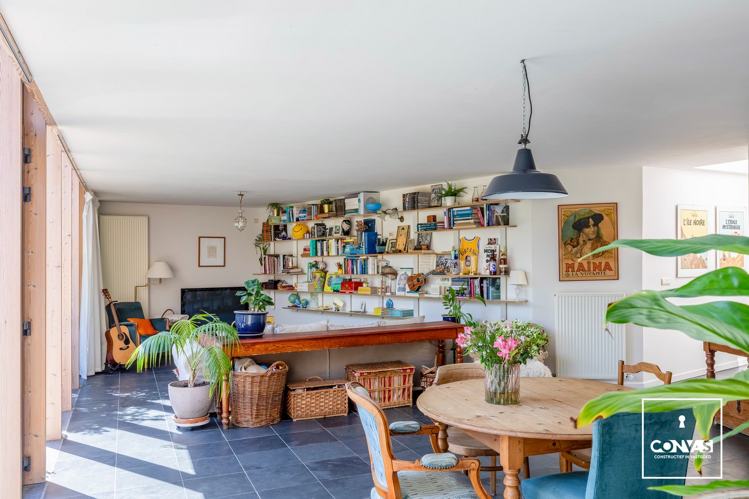Toffe rijwoning met verrassende leefruimte en groene tuin - foto 5