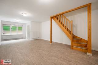 Deze rijwoning op de Citadellaan te Diest werd recent gerenoveerd. De gezellige woonkamer en aansluitende eetkamer vormen samen met de keuken het hart van het huis, door het ruime overdekte terras heb je aansluiting op een leuke stadstuin. Op de eerste verdieping vindt je 2 slaapkamers. De voordeur is gezamenlijk met de woning erlangs, deze wordt tevens te huur aangeboden.<br /><br /><u><strong>Indeling:</strong></u><br /><u><strong>Gelijkvloers: </strong></u>gemeenschappelijke inkomhal, leefruimte met eetkamer, keuken, badkamer, technische ruimte<br /><u><strong>1e verdieping:</strong></u> nachthal, 2 slaapkamer<br /><u><strong>exterieur: </strong></u>Terras, tuintje, tuinhuis<br /><br /><strong>Kom deze woning vrijblijvend ontdekken op onze Meet & Rent op 29 september 2026 van 15.00u tot 17.00u</strong><br /><br />Is jouw interesse gewekt? 'Stel je kandidaat'