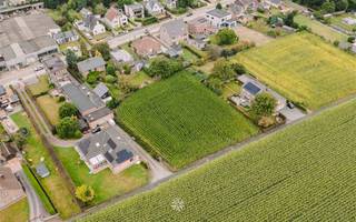 DEINZE - Op zoek naar een landelijk perceel bouwgrond van 1960 m2 in Deinze? Dan is dit pand iets voor u! De belangrijkste troeven in een...