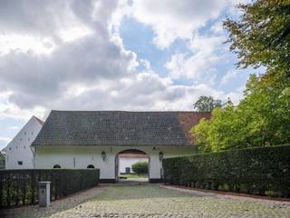 Centraal tussen Gent en Oudenaarde, proef je hier de start van de Vlaamse Ardennen: veel groen en een zacht glooiend landschap kenmerken de regio...