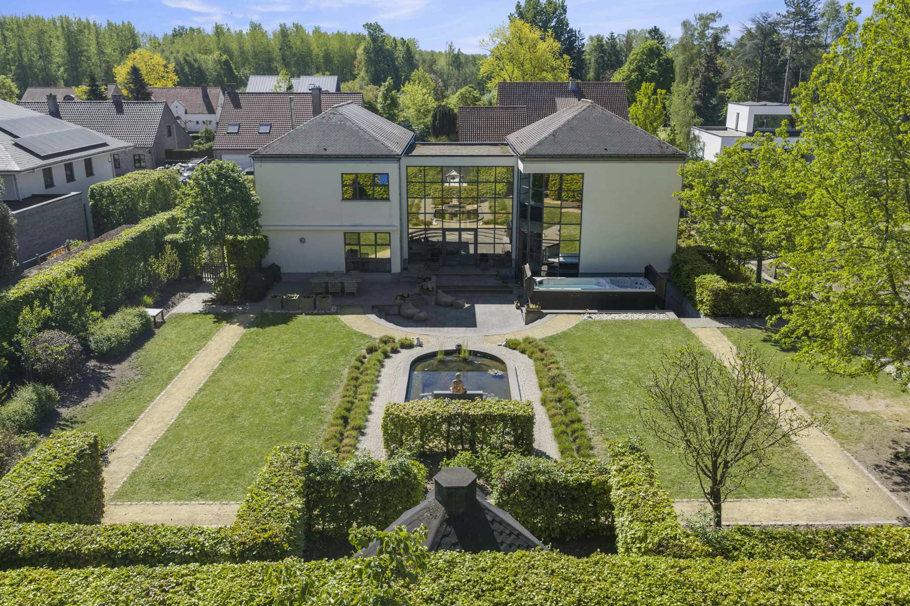 MODERNE VILLA MET 5 SLAAPKAMERS ,AANGELEGDE TUIN EN EXTRA BOUWGROND - foto 5
