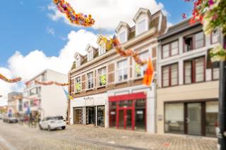 Gelegen in het meest bruisende gedeelte van de winkelstraat van Tongeren, biedt dit karaktervolle pand tal van mogelijkheden. Het gebouw,...