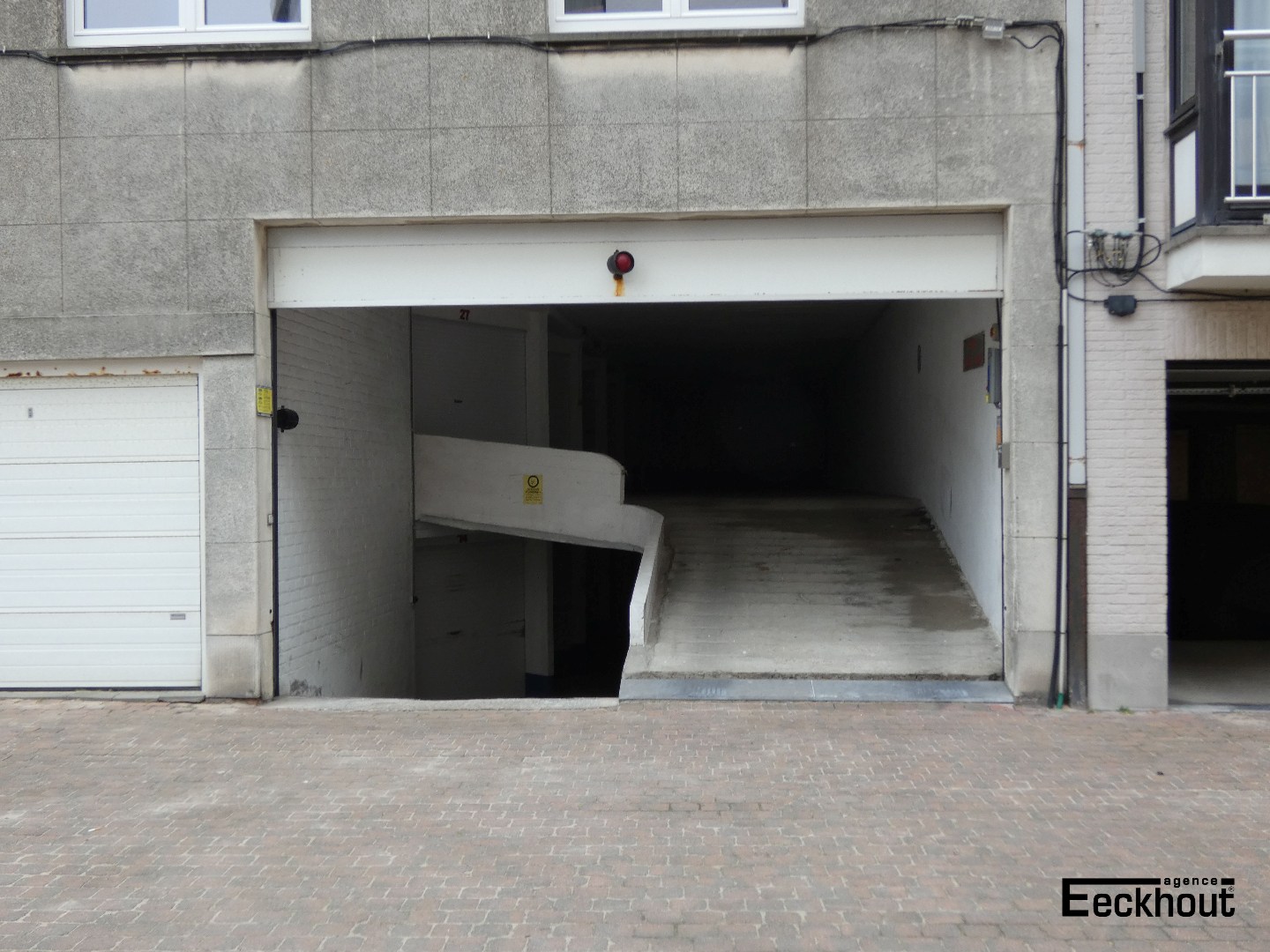 Garagebox op nog geen 100m van het strand in Mariakerke, Oostende - foto 5