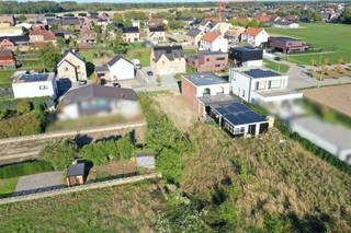 Bouwgrond voor halfopen bebouwing - 9a77ca met bouwplannenOntdek deze prachtige bouwgrond van 977 m², ideaal gelegen in een doodlopende straat vlak...