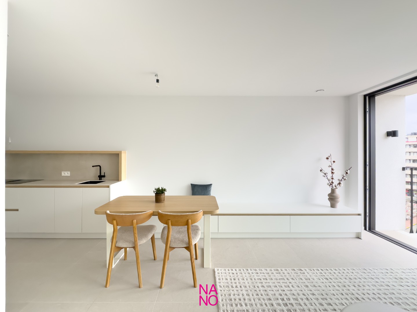 Luxueus afgewerkt nieuwbouwappartement met mooie zonneterrassen en open zichten over het Van Bunnenplein en op zee gelegen op de 5e verdieping van een kleinschalige nieuwbouwresidentie op de Lippenslaan van Knokke-Heist. - foto 4