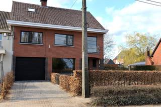 Woning met EPC label C, Conform attest elektra, 6 slaapkamers, 2 badkamers, berging, tuin en garage gelegen te Nieuwmoer, Kalmthout. De woning...