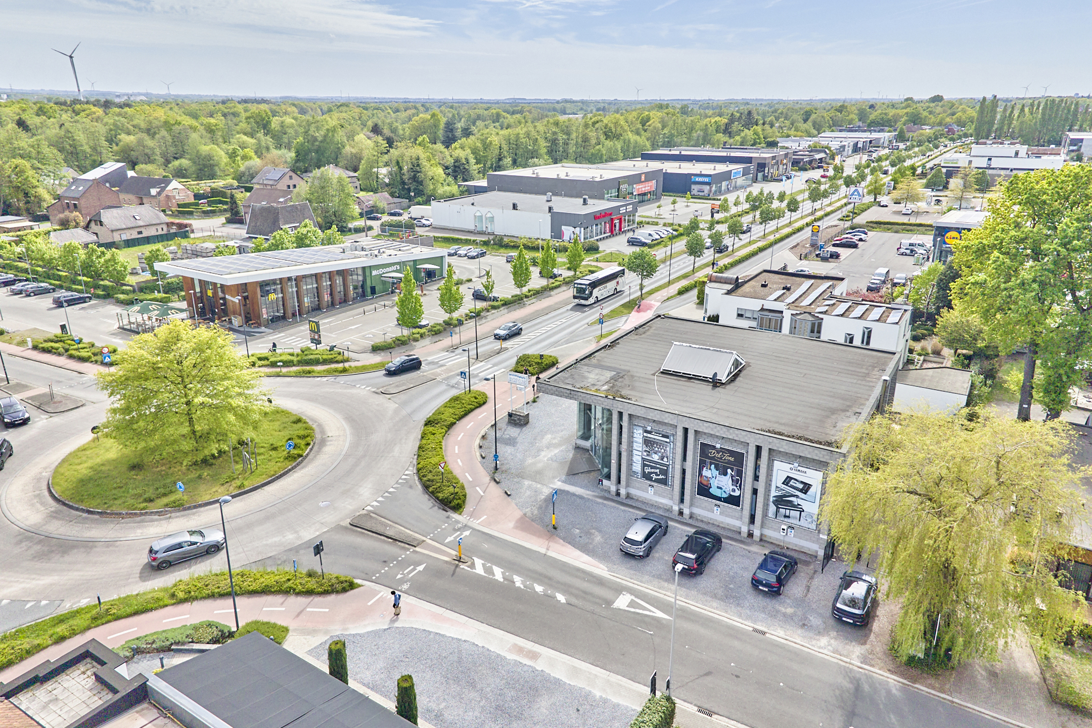 TE KOOP: HANDELSPAND OP TOPLOCATIE AAN HASSELTWEG IN GENK - foto 2