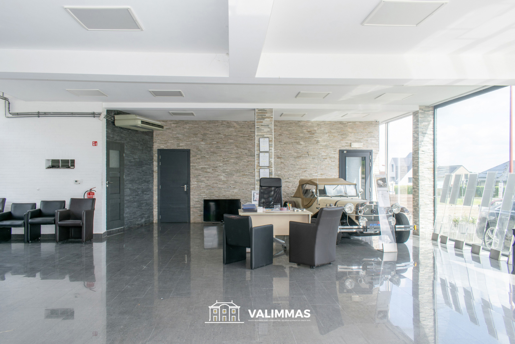 Handelsruimte / showroom met opslagplaats en parking... - foto 4