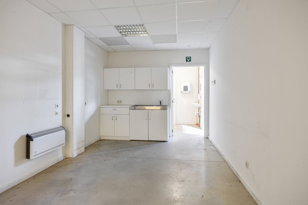 Ready to move into retail building at a prime location at Genkersteenweg 159 in Hasselt - photo 5
