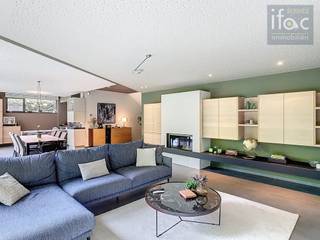 Verhuurperiode 1 jaar van 09/2025 t/m 08/2026. Exclusieve moderne split level-villa van 2007, tuin grenzend aan Moorselbos, gelegen in...