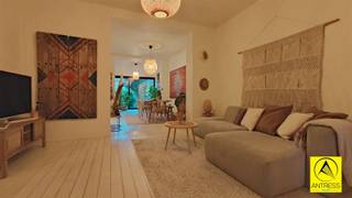 In de begeerde Pulhof- en Oosterveldwijk in Berchem vinden we dit stijlvolle en instapklare gelijkvloers appartement met één slaapkamer en een...