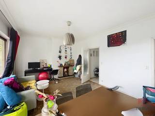 UCCLE : Proche du Parc Brugmann et de toutes commodités, appartement 1 chambre avec terrasse de +/- 50m² situé au 1er étage avec ascenseur. Il...