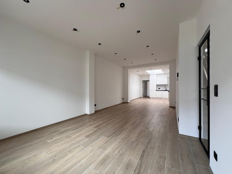 Unieke gerenoveerde woning met 4 slaapkamers en tuin - photo 4