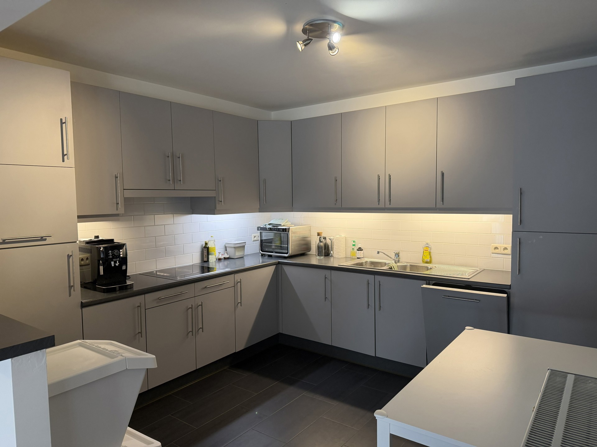 Appartement op 1ste verd met 2 slaapk., lift en autostaanpl. - foto 4