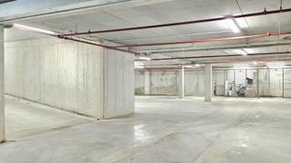 HUURKOOP MOGELIJK!<br /><br />Ben je op zoek naar een of meerdere autostaanplaatsen voor jezelf of als investering in vastgoed? Dan is dit een uitgelezen kans! Autostaanplaatsen bieden een uitstekende investering met weinig onderhoud en minimale inspanning. Je kan ze zelf verhuren met huurcontracten die eenvoudig maandelijks opzegbaar zijn. De autostaanplaatsen liggen in een rustige, autoluwe straat, wat het in- en uitrijden bijzonder gemakkelijk maakt. <br /><br />Verkoop onder BTW-stelsel.<br /><br />(woongebied, vergunning, geen verkavelingsvergunning, voorkooprecht, geen  rechterlijke herstelmaatregel of bestuurlijke maatregel opgelegd)