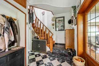 In een rustige doodlopende straat langs de Brusselsesteenweg 285 in Mechelen bevindt zich deze karaktervolle villa op een prachtig perceel van...