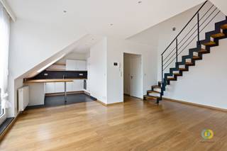 Dans une rue calme à proximité du centre de Machelen, vous trouverez ce duplex prêt à emménager dans un petit immeuble sans ascenseur et donc avec...