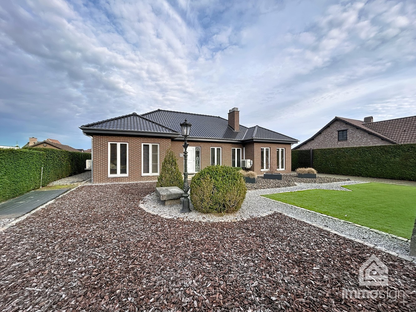 Karaktervol landhuis op 2318 m² in groene, rustige omgeving - foto 1