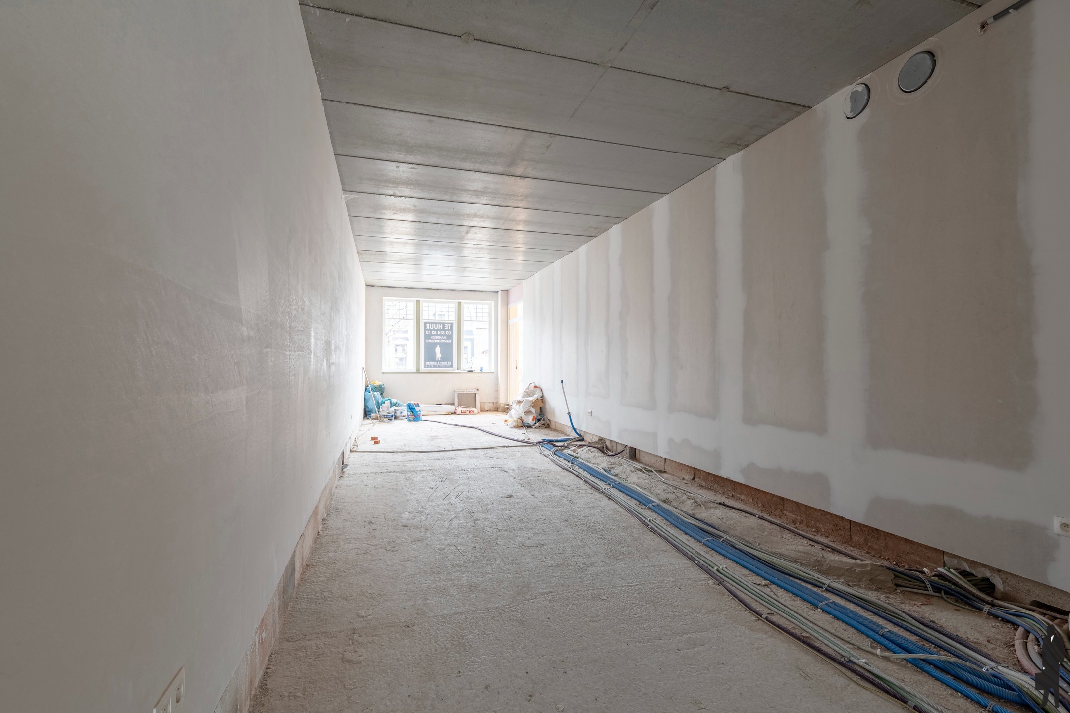 Te huur: handelspand/kantoorruimte van 110 m² casco. Toplocatie in hartje Hoogstraten. - foto 5