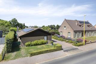 De woning is als volgt ingedeeld: Een mooie inkomhal met aparte toilet, berging, en toegang tot de nachthal met drie slaapkamers die beschikken...