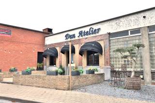 Een mooie site in het centrum van de gemeente. Dit complex is opgedeeld in verschillende entiteiten die op vandaag voor een mooie huuropbrengst...