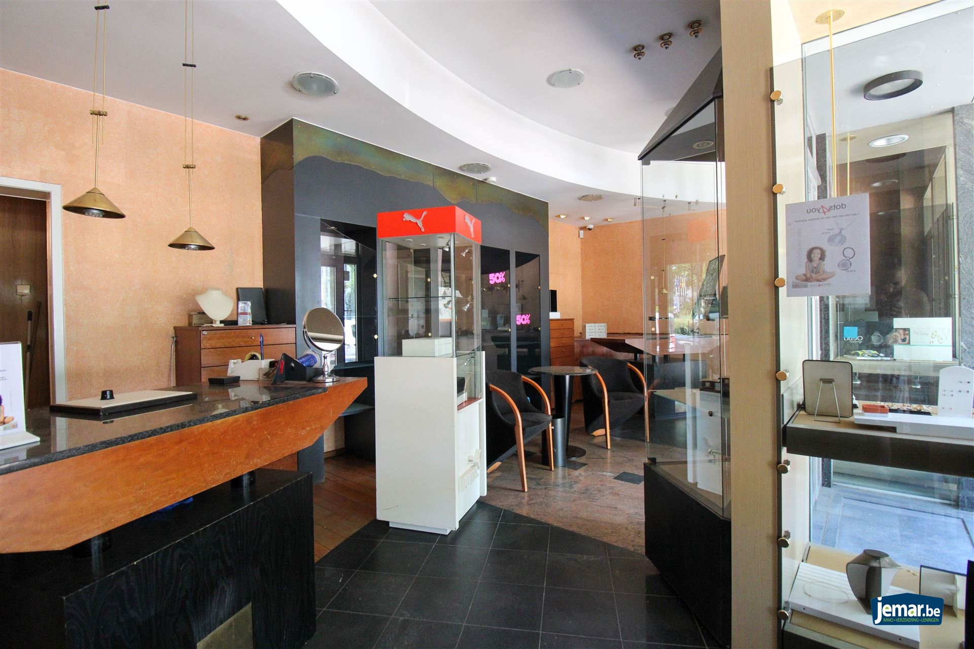 Karaktervol handelspand met woonst op toplocatie – ideaal om wonen en werken te combineren in het hart van Maasmechelen! - foto 2