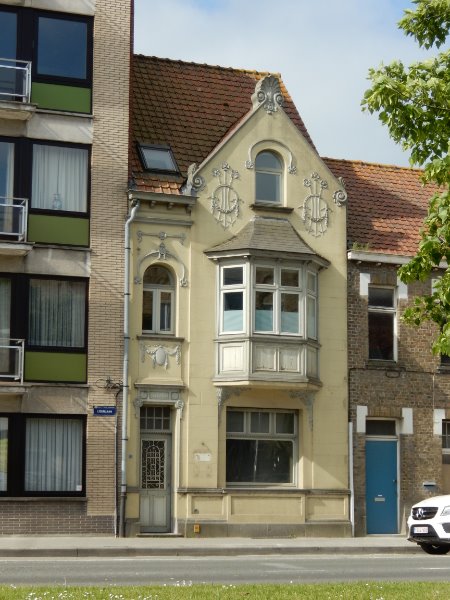 commercieel handelsgelijkvloers langs invalsweg in Diksmuide - foto 5