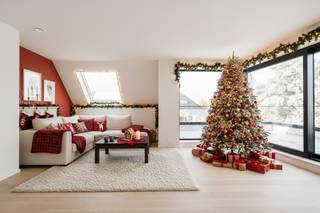 Dit ruime appartement op de tweede verdieping biedt een prachtig uitzicht over het groene landschap van Oosteeklo. Grote raampartijen zorgen voor...