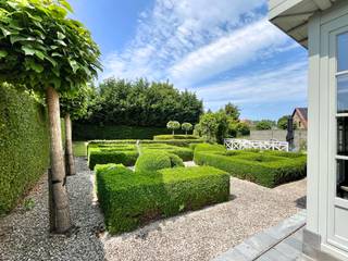 Schitterende villa met 3 slaapkamers en een prachtig aangelegde tuin in het mooie Lissewege. Rustige ligging in een aangename woonwijk vlakbij...
