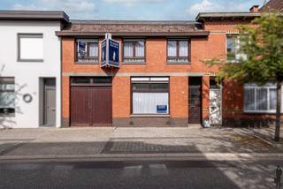 CHARMANTE GEZINSWONING MET BIJGEBOUW IN HET HART VAN MEERLEIn het gezellige dorpscentrum van Meerle vinden we deze ruime en karaktervolle woning met...