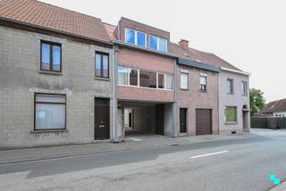 Ontdek deze bureelruimte / toonzaal met opslagruimte gelegen nabij het centrum van Kuurne. Gezien het pand toegankelijk is via een doorrit...