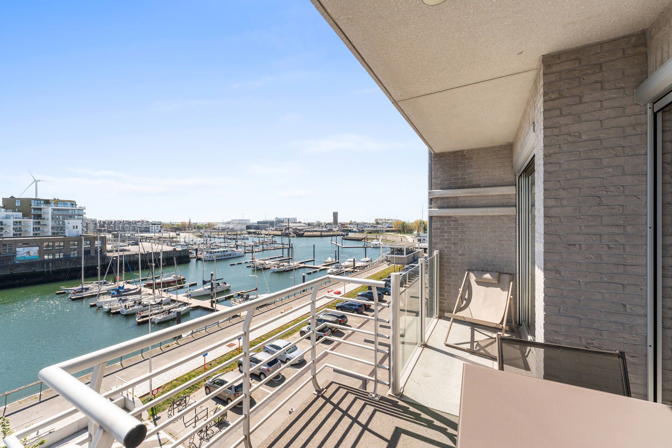 Bemeubeld appartement met zicht op de jachthaven en garages - foto 2