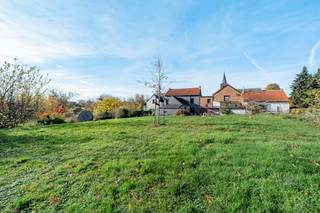 À Ambresin , au cœur du triangle E40–E411–E42, découvrez cette maison de caractère de la fin des années 1800, pleine de charme et d’authenticité.Sur...